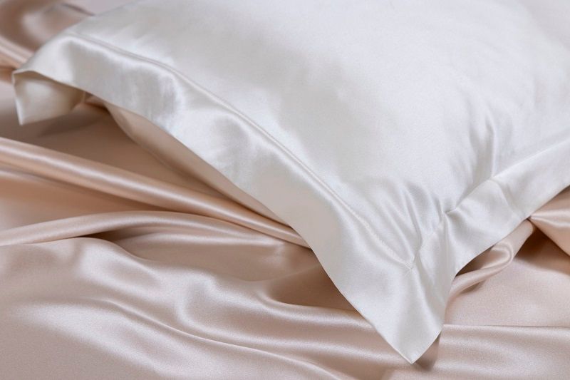 The Art of Gifting – Choosing the Perfect Mulberry Silk Pillowcase